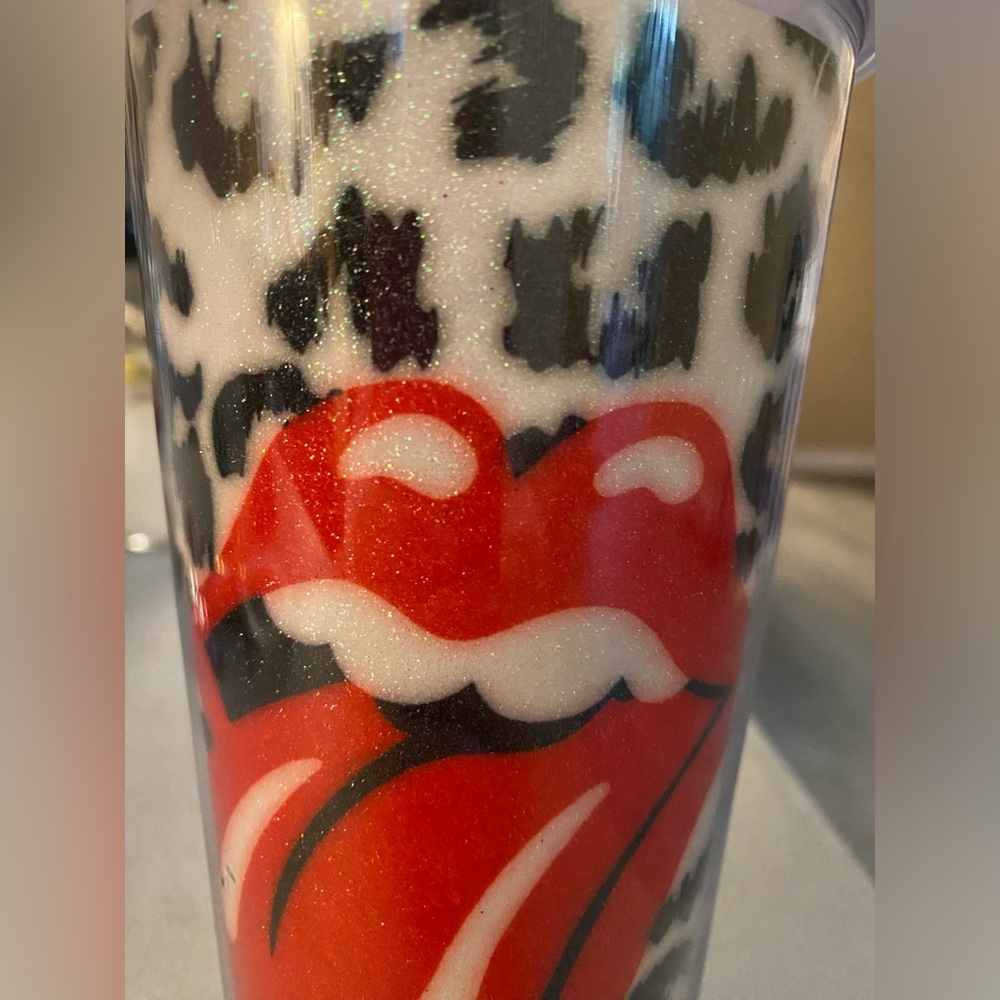 Leopard Print Tumbler with Red Lips Design - Picture 3 of 6